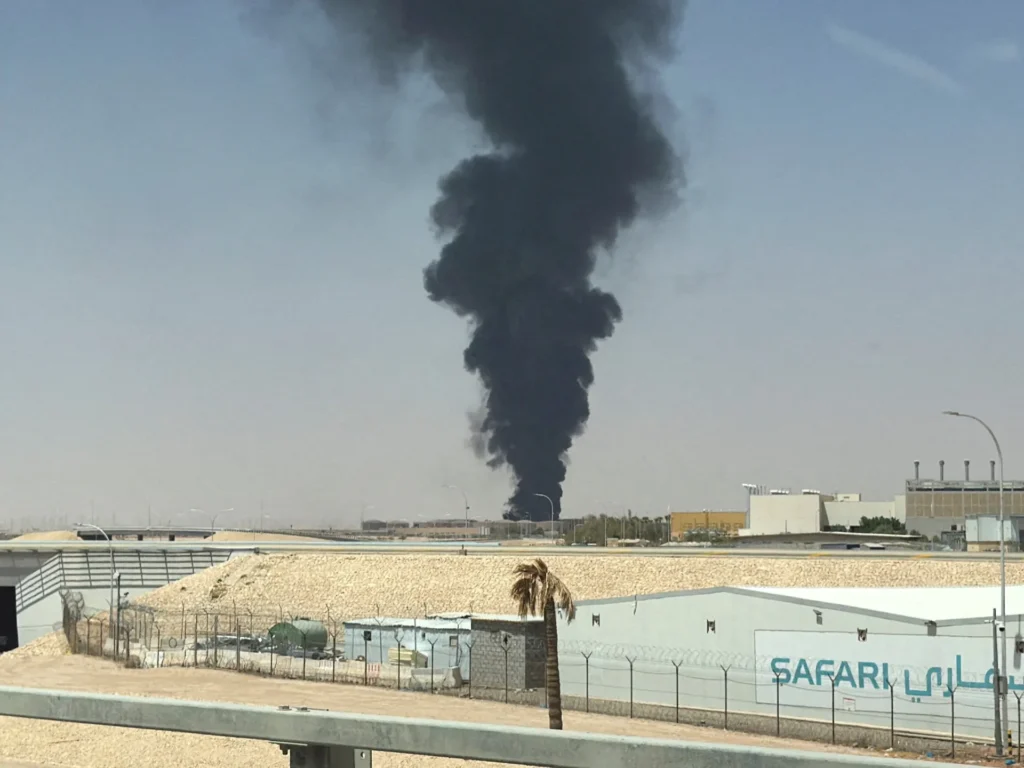 هجمات الحوثيين على المطارات السعودية تستهدف مطاري الرياض وأبها