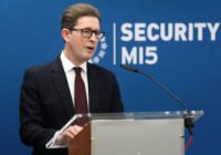تهديدات روسيا وإيران لبريطانيا وتحذير MI5 من مخاطر الذكاء الاصطناعي